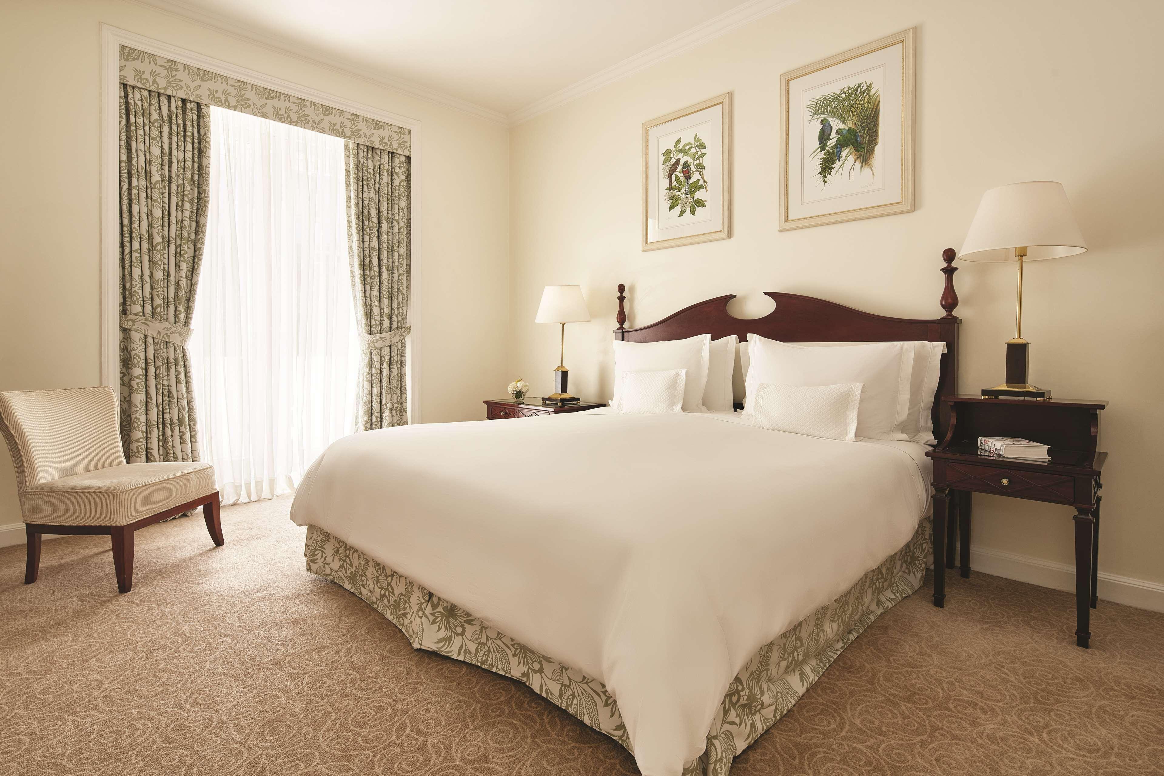 Copacabana Palace, A Belmond Hotel, Rio De Janeiro Ngoại thất bức ảnh A bedroom at the Fullerton Hotel