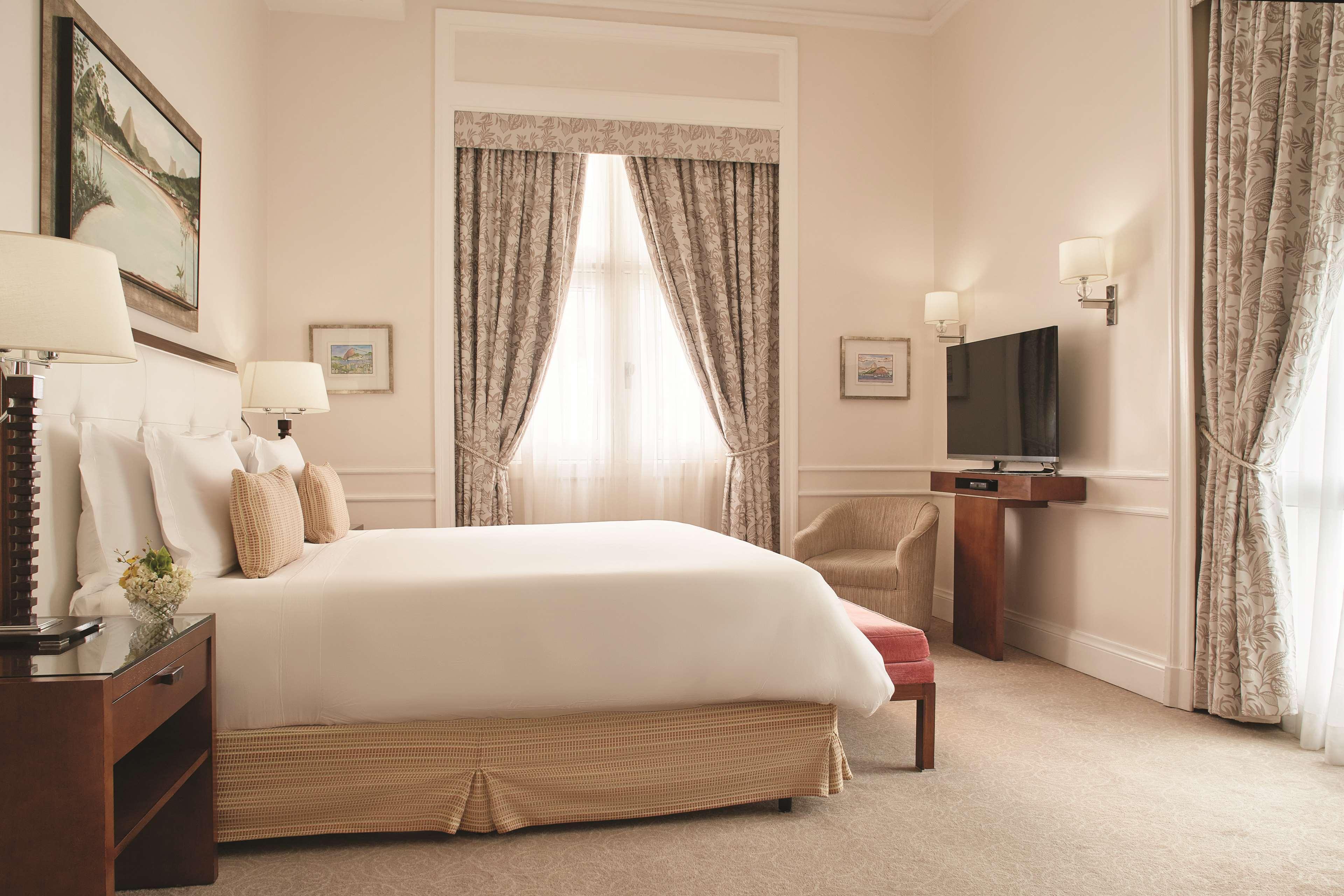 Copacabana Palace, A Belmond Hotel, Rio De Janeiro Ngoại thất bức ảnh A bedroom at the hotel