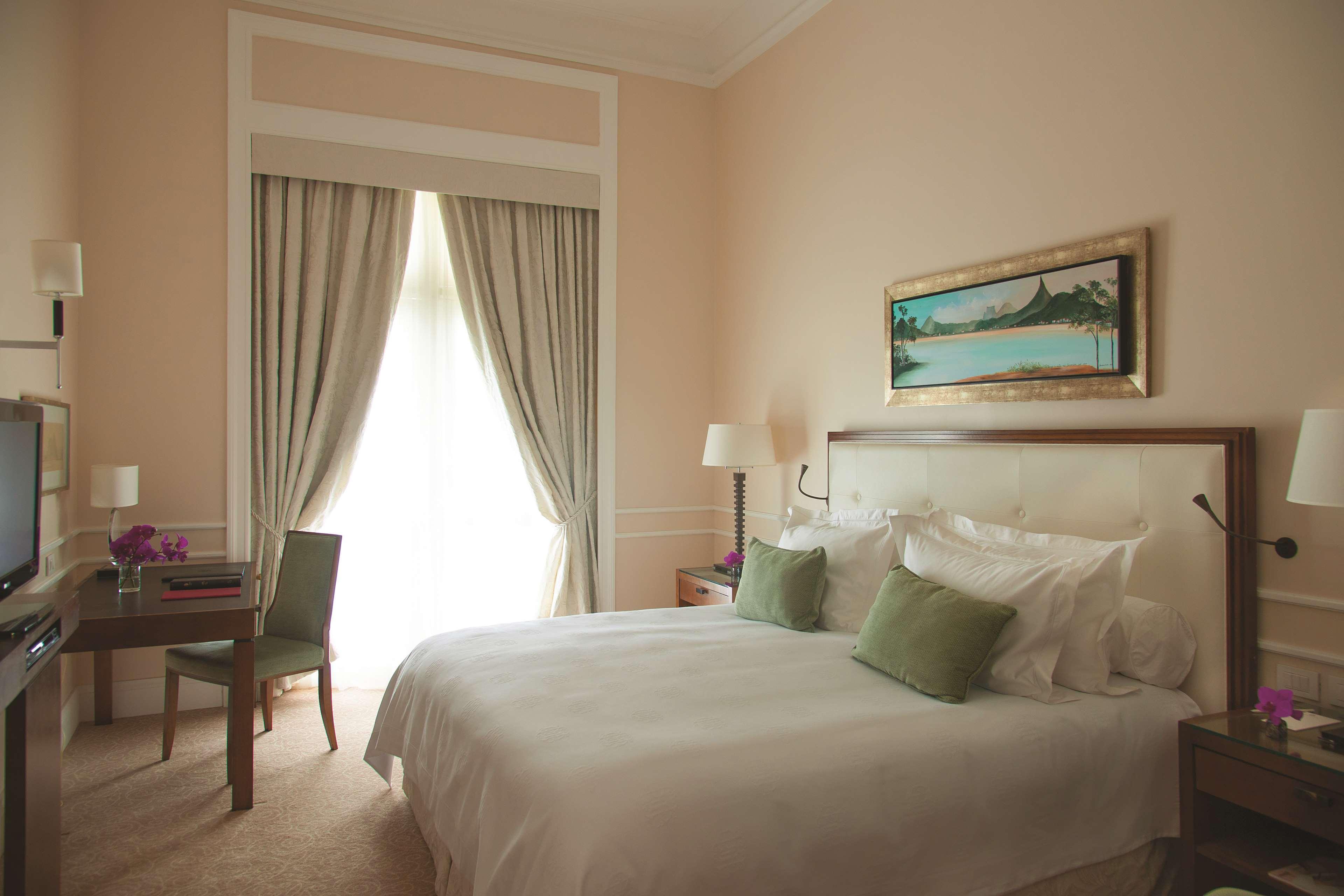 Copacabana Palace, A Belmond Hotel, Rio De Janeiro Ngoại thất bức ảnh A bedroom at the hotel