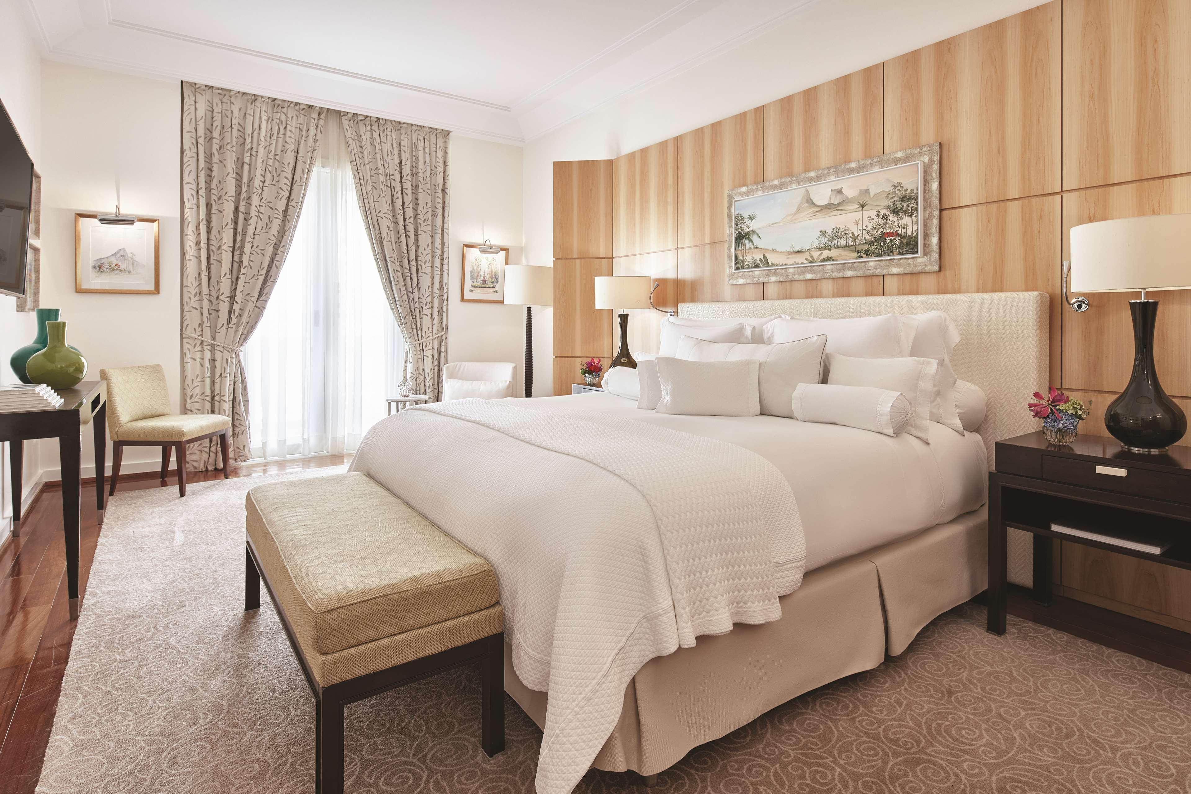 Copacabana Palace, A Belmond Hotel, Rio De Janeiro Ngoại thất bức ảnh A bedroom at the Four Seasons Hotel