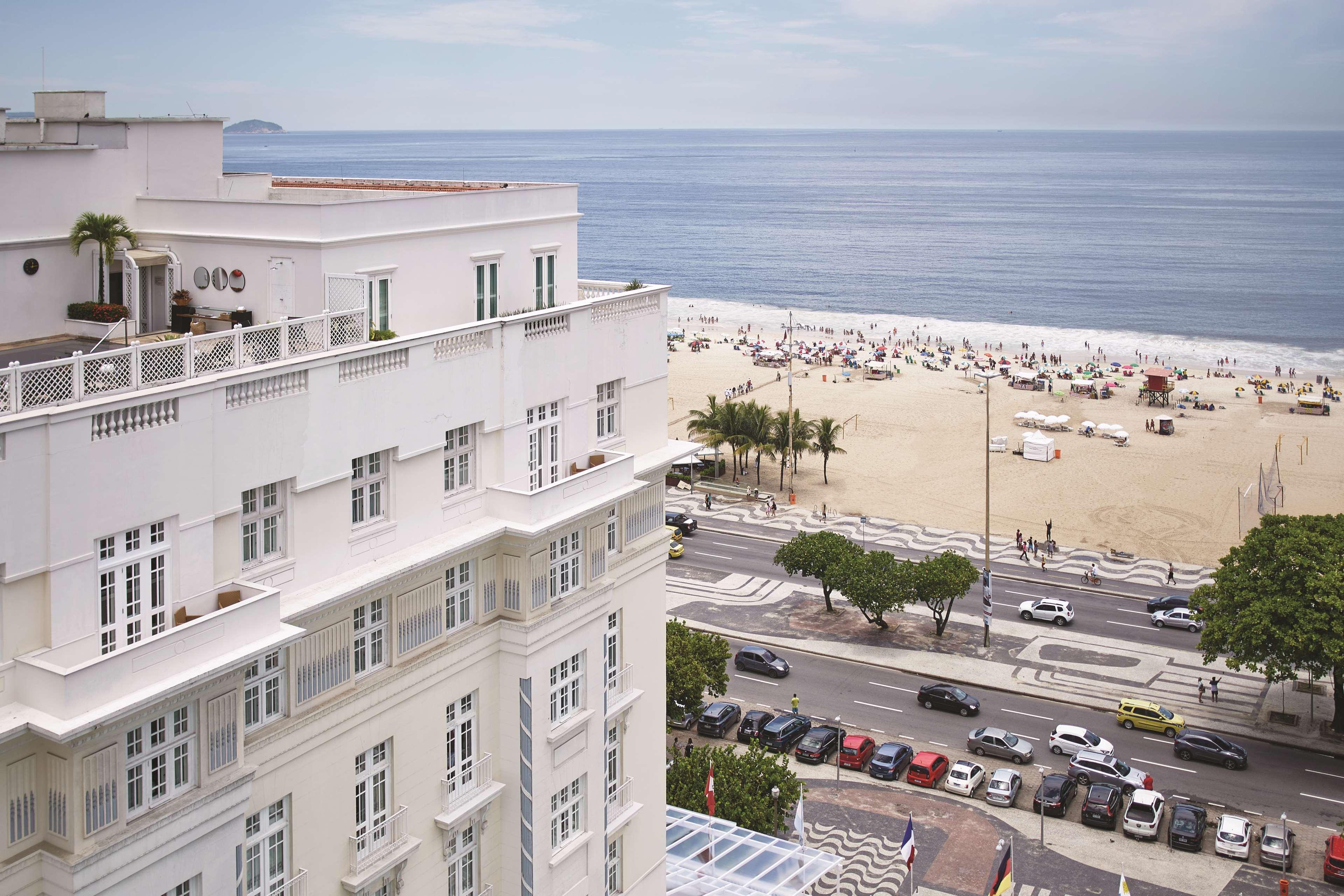 Copacabana Palace, A Belmond Hotel, Rio De Janeiro Ngoại thất bức ảnh The hotel and the beach