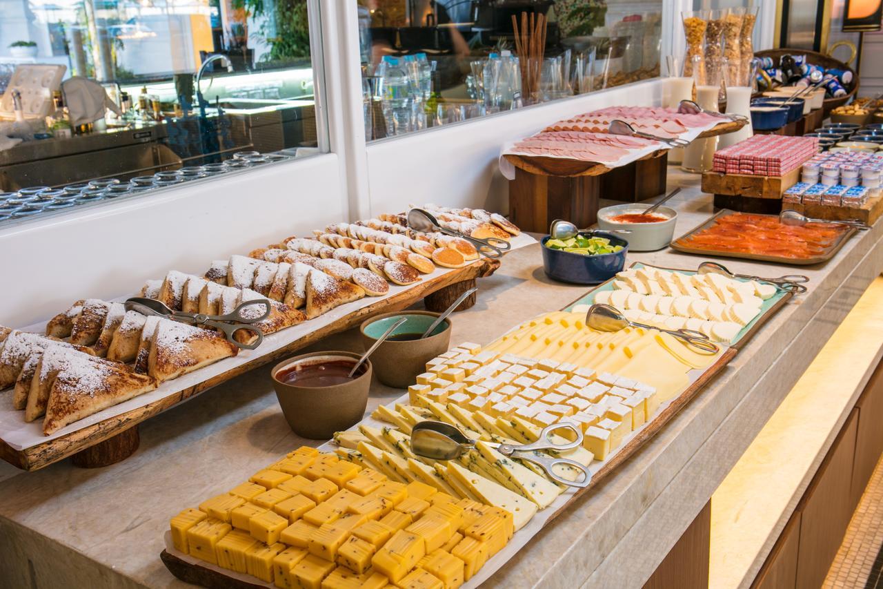Copacabana Palace, A Belmond Hotel, Rio De Janeiro Ngoại thất bức ảnh A buffet at a hotel